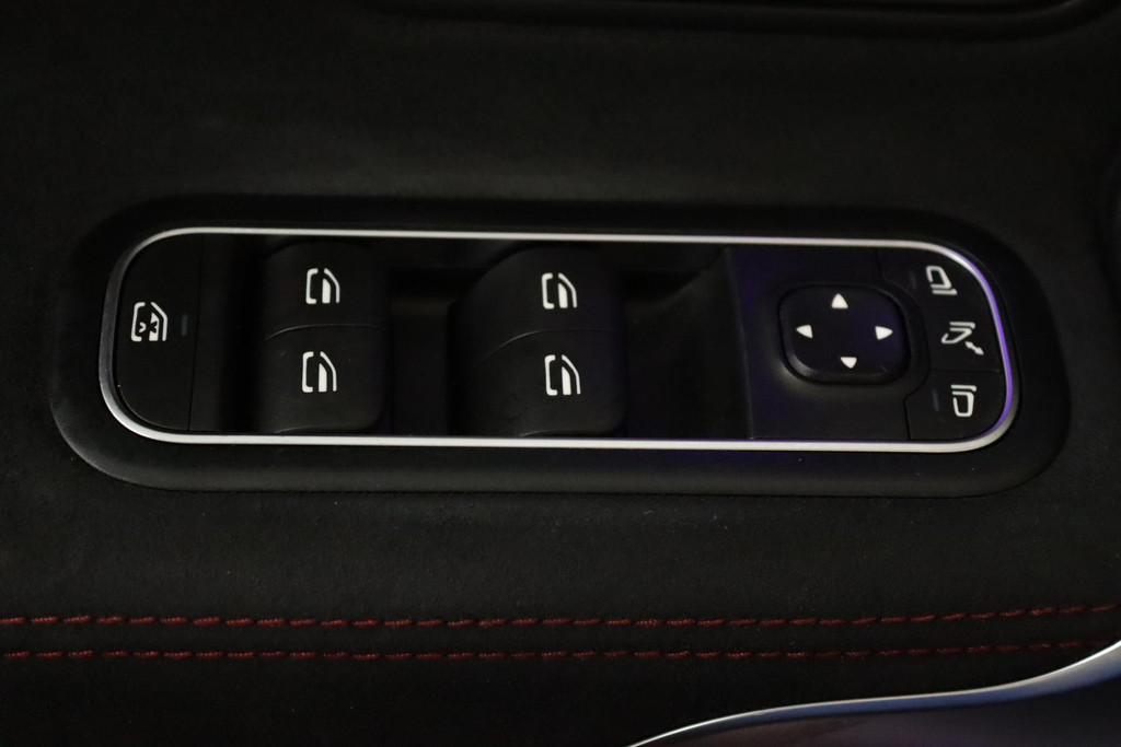 
Benz CLA-Klasse 180 Business Solution AMG Automaat (PANORAMADAK, SFEERV, CAMERA, BURMEISTER, NL-AUTO, GOED ONDERHOUDEN) vol									