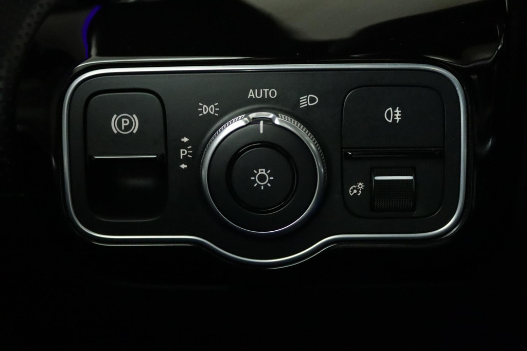 
Benz CLA-Klasse 180 Business Solution AMG Automaat (PANORAMADAK, SFEERV, CAMERA, BURMEISTER, NL-AUTO, GOED ONDERHOUDEN) vol									