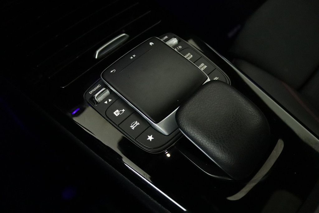 
Benz CLA-Klasse 180 Business Solution AMG Automaat (PANORAMADAK, SFEERV, CAMERA, BURMEISTER, NL-AUTO, GOED ONDERHOUDEN) vol									