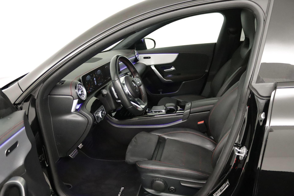 
Benz CLA-Klasse 180 Business Solution AMG Automaat (PANORAMADAK, SFEERV, CAMERA, BURMEISTER, NL-AUTO, GOED ONDERHOUDEN) vol									