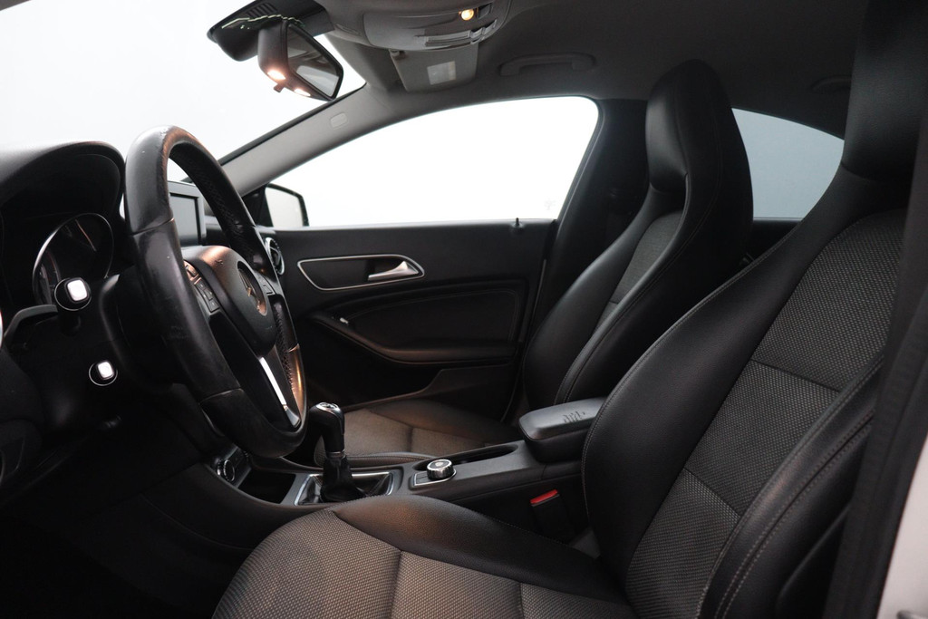 
Benz CLA-Klasse 180 Blue Lease Edition(NL-Auto, Navi, Airco, Parkeersensoren V+A, Cruise Con, Etc) vol									