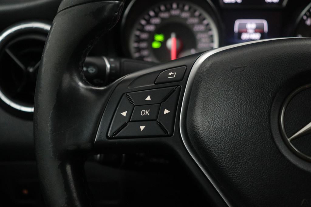 
Benz CLA-Klasse 180 Blue Lease Edition(NL-Auto, Navi, Airco, Parkeersensoren V+A, Cruise Con, Etc) vol									