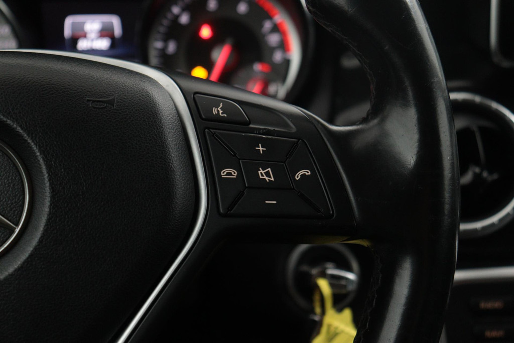 
Benz CLA-Klasse 180 Blue Lease Edition(NL-Auto, Navi, Airco, Parkeersensoren V+A, Cruise Con, Etc) vol									