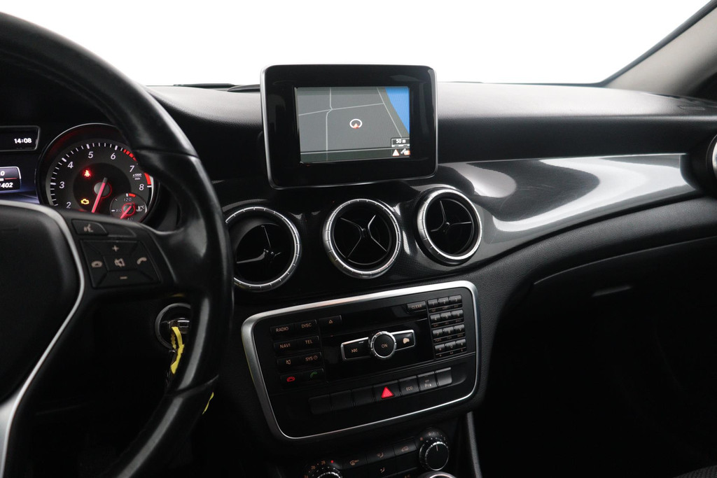 
Benz CLA-Klasse 180 Blue Lease Edition(NL-Auto, Navi, Airco, Parkeersensoren V+A, Cruise Con, Etc) vol									