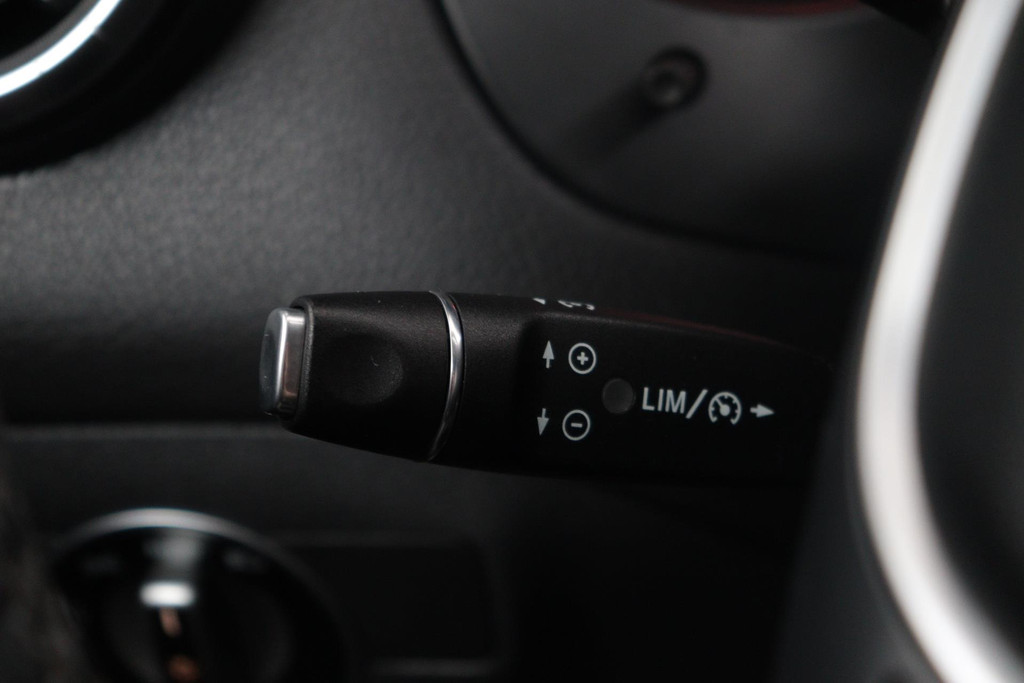 
Benz CLA-Klasse 180 Blue Lease Edition(NL-Auto, Navi, Airco, Parkeersensoren V+A, Cruise Con, Etc) vol									