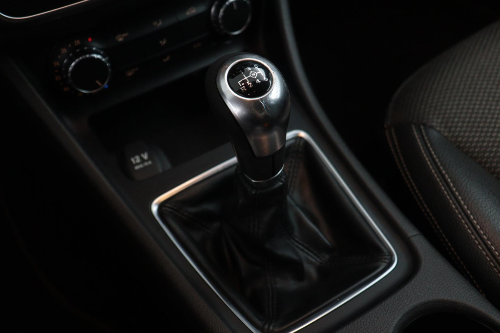 
Benz CLA-Klasse 180 Blue Lease Edition(NL-Auto, Navi, Airco, Parkeersensoren V+A, Cruise Con, Etc) vol									