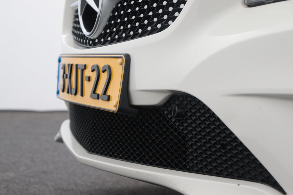 
Benz CLA-Klasse 180 Blue Lease Edition(NL-Auto, Navi, Airco, Parkeersensoren V+A, Cruise Con, Etc) vol									