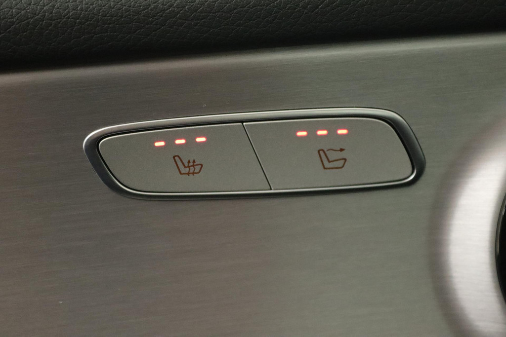 
Benz C-Klasse 200 Cabrio AMG FACELIFT (Dealer onderH, Navi Groot, Trekhaak, Camera, Nekverwarming, vol									