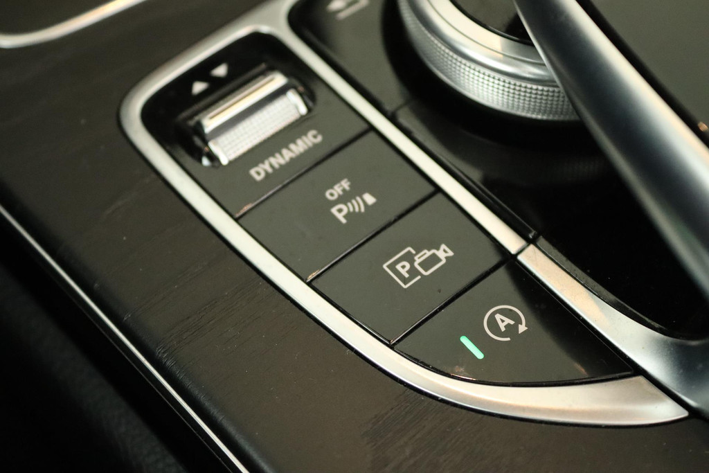 
Benz C-Klasse 200 Cabrio AMG FACELIFT (Dealer onderH, Navi Groot, Trekhaak, Camera, Nekverwarming, vol									