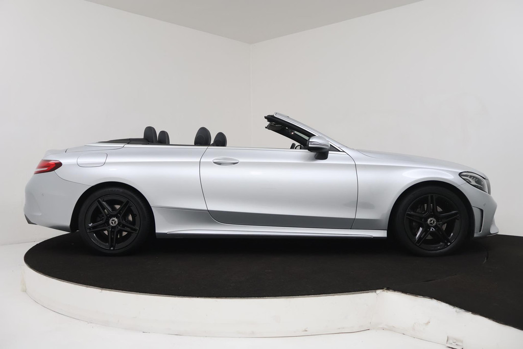
Benz C-Klasse 200 Cabrio AMG FACELIFT (Dealer onderH, Navi Groot, Trekhaak, Camera, Nekverwarming, vol									