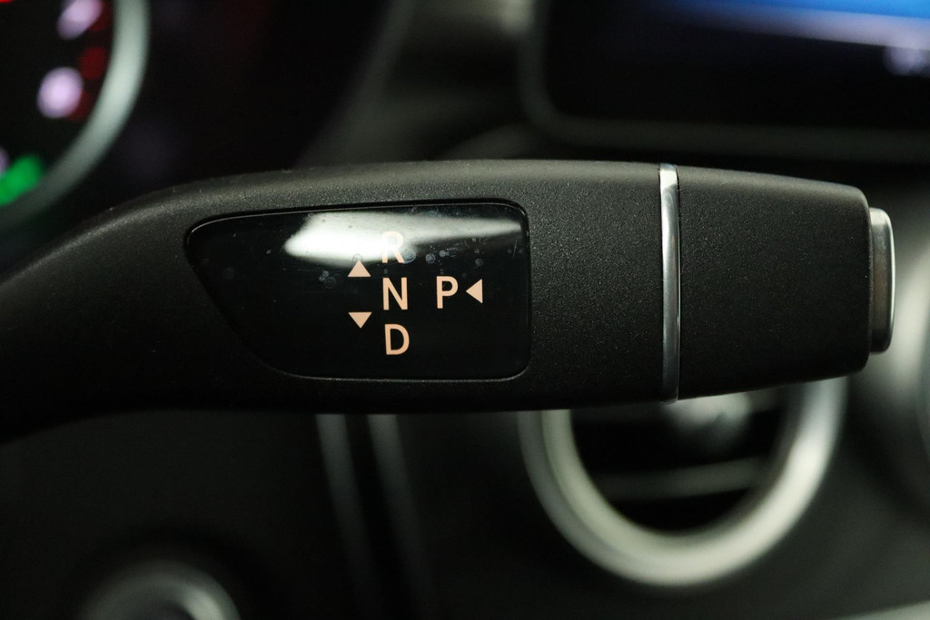 
Benz C-Klasse 200 Cabrio AMG FACELIFT (Dealer onderH, Navi Groot, Trekhaak, Camera, Nekverwarming, vol									