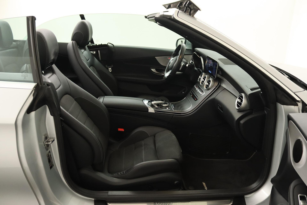 
Benz C-Klasse 200 Cabrio AMG FACELIFT (Dealer onderH, Navi Groot, Trekhaak, Camera, Nekverwarming, vol									