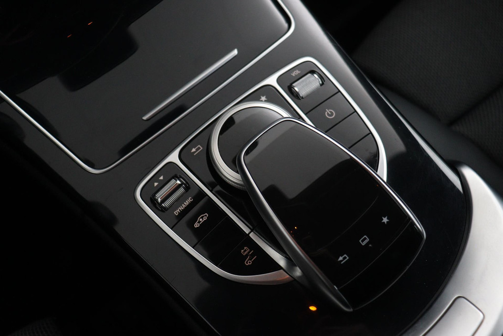 
Benz C-Klasse 350 e Lease Edition(NL-auto, Goed OnderH, Navi, Camera, StoelV, PDC V+A, Etc) vol									