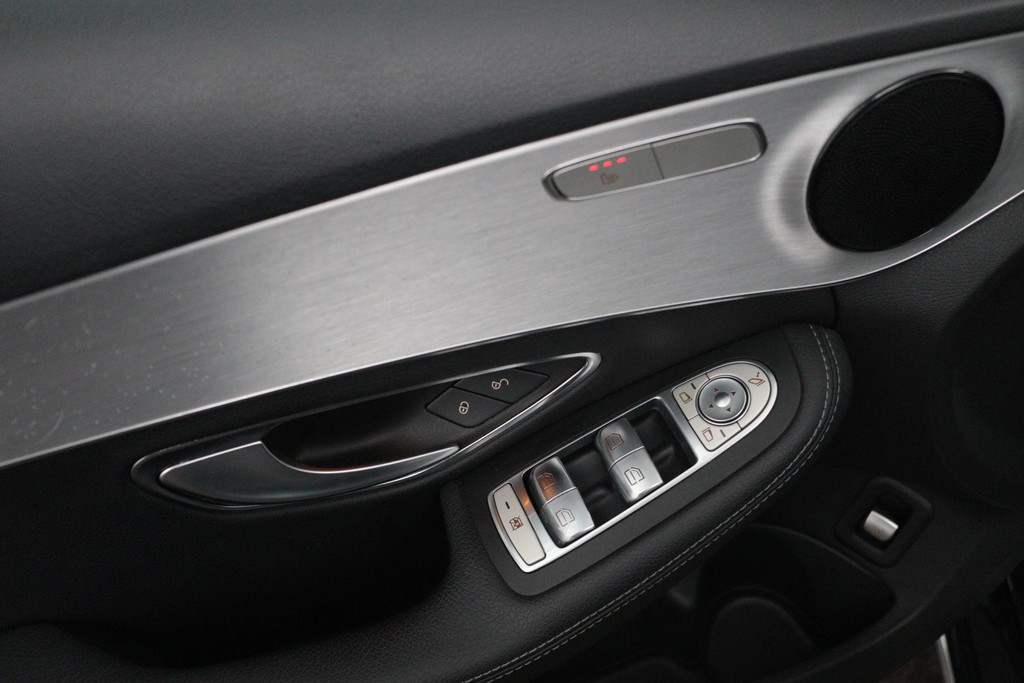 
Benz C-Klasse 350 e Lease Edition(NL-auto, Goed OnderH, Navi, Camera, StoelV, PDC V+A, Etc) vol									