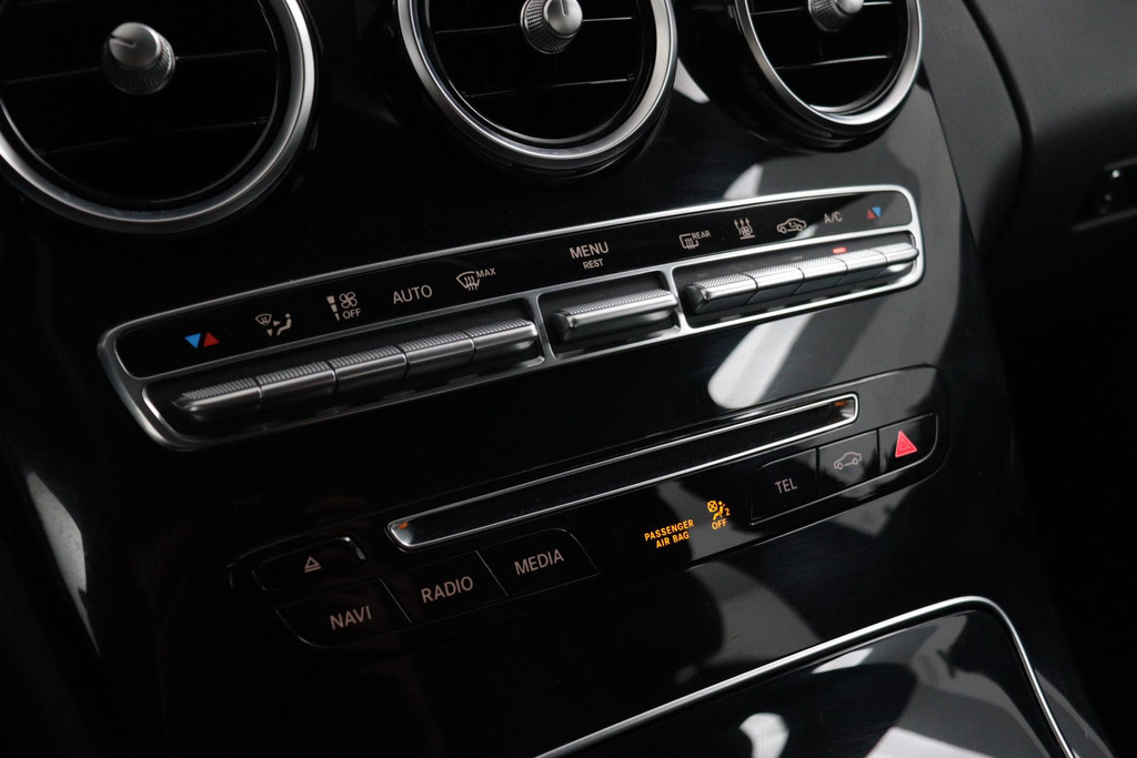 
Benz C-Klasse 350 e Lease Edition(NL-auto, Goed OnderH, Navi, Camera, StoelV, PDC V+A, Etc) vol									