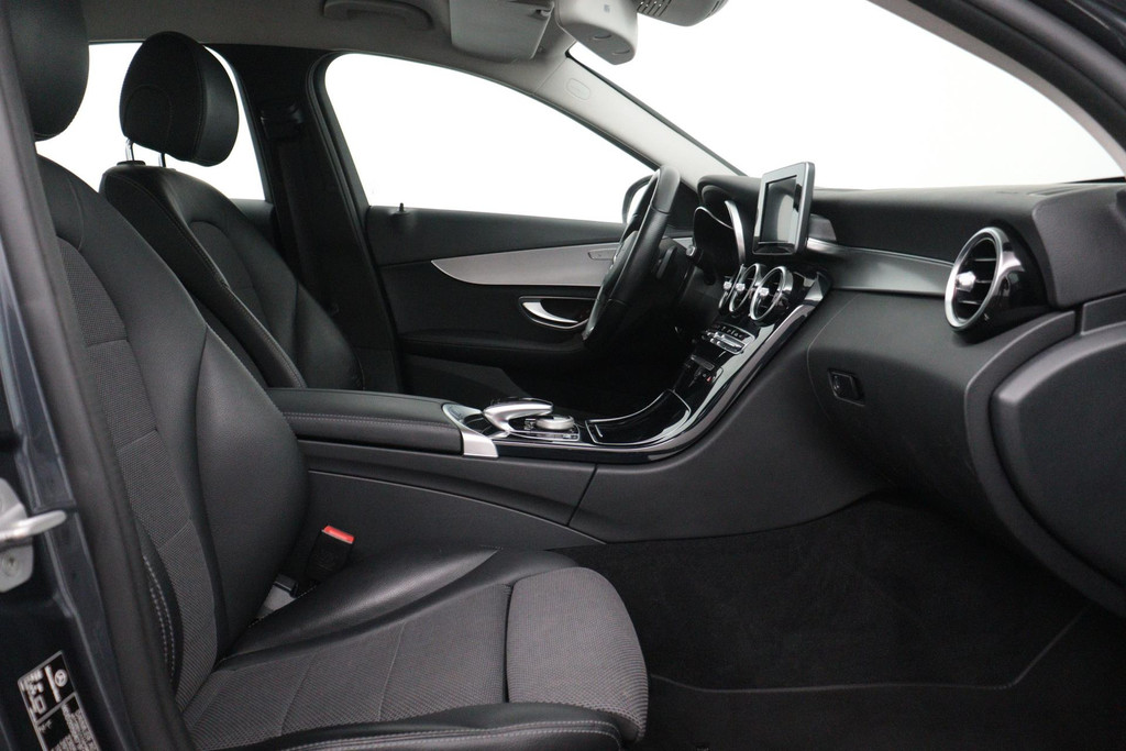 
Benz C-Klasse 350 e Lease Edition(NL-auto, Goed OnderH, Navi, Camera, StoelV, PDC V+A, Etc) vol									