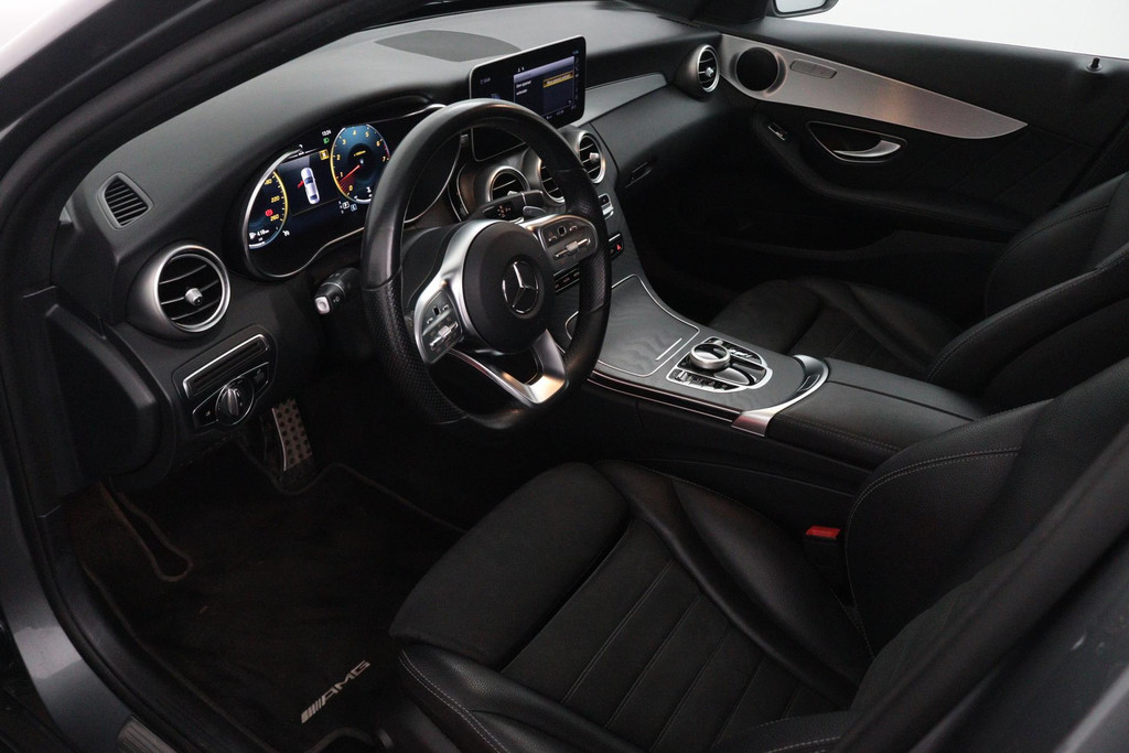 
Benz C-Klasse 180 Solution AMG (GROOT-SCHERM, DIGITALE COCKPIT, STOELVERWARMING, CAMERA, 1e EIG, GOED ONDERHOUDEN) vol									