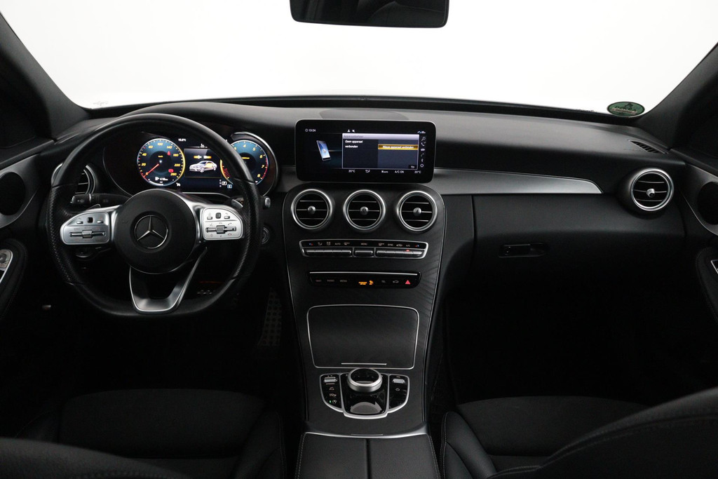 
Benz C-Klasse 180 Solution AMG (GROOT-SCHERM, DIGITALE COCKPIT, STOELVERWARMING, CAMERA, 1e EIG, GOED ONDERHOUDEN) vol									