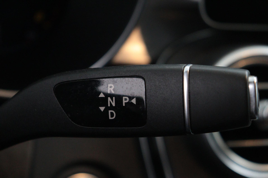 
Benz C-Klasse 180 Solution AMG (GROOT-SCHERM, DIGITALE COCKPIT, STOELVERWARMING, CAMERA, 1e EIG, GOED ONDERHOUDEN) vol									