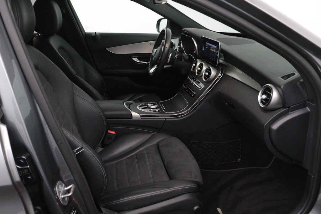 
Benz C-Klasse 180 Solution AMG (GROOT-SCHERM, DIGITALE COCKPIT, STOELVERWARMING, CAMERA, 1e EIG, GOED ONDERHOUDEN) vol									