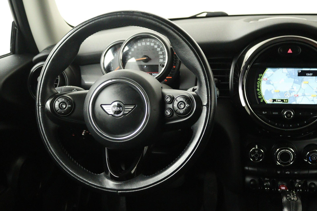 
MINI Mini 1.5 Cooper Edition Automaat (NAVIGATIE, CRUISE, MULTIMEDIA, LM VELGEN, NL AUTO) vol									