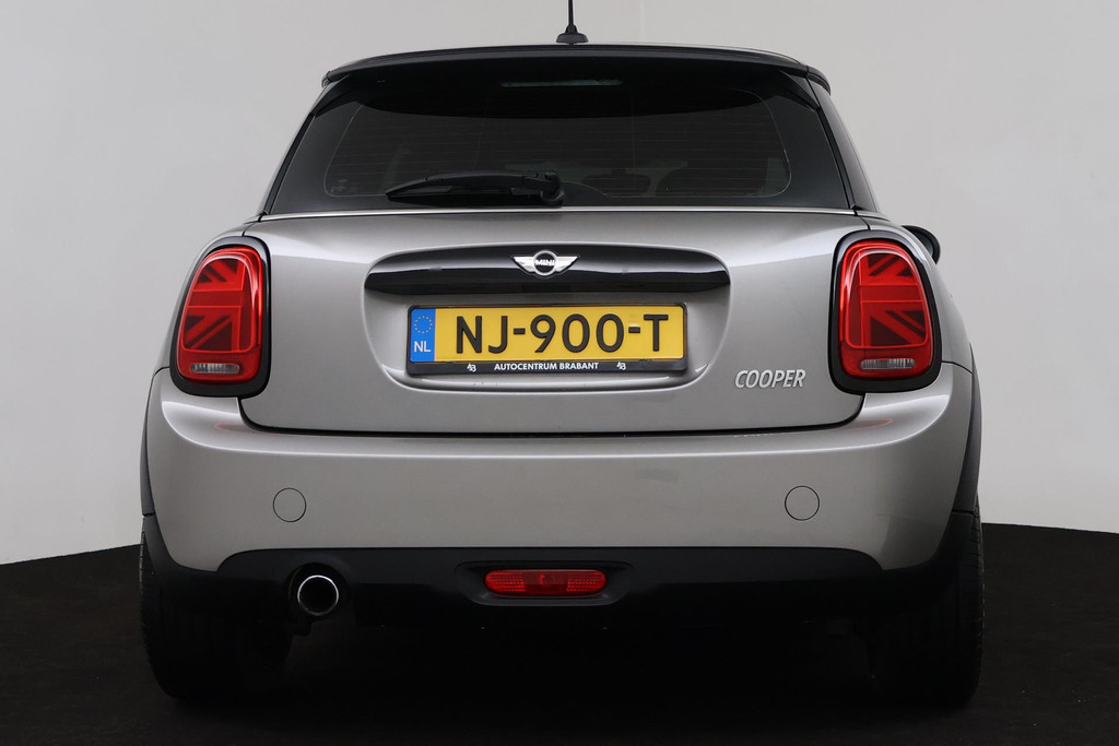 
MINI Mini 1.5 Cooper Edition Automaat (NAVIGATIE, CRUISE, MULTIMEDIA, LM VELGEN, NL AUTO) vol									