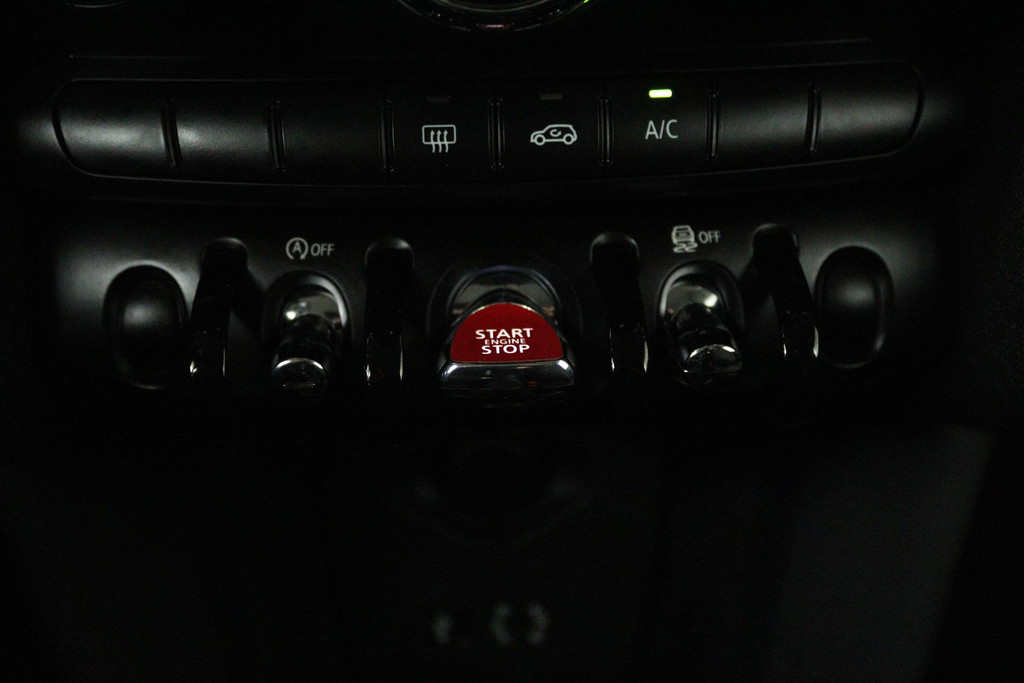 
MINI Mini 1.5 Cooper Edition Automaat (NAVIGATIE, CRUISE, MULTIMEDIA, LM VELGEN, NL AUTO) vol									