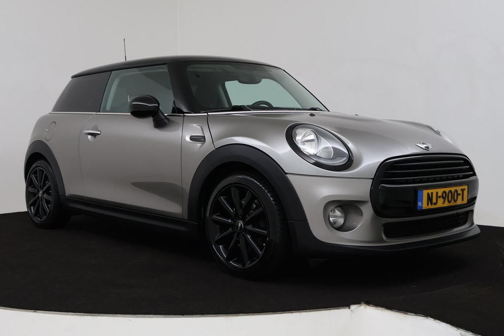 
MINI Mini 1.5 Cooper Edition Automaat (NAVIGATIE, CRUISE, MULTIMEDIA, LM VELGEN, NL AUTO) vol									