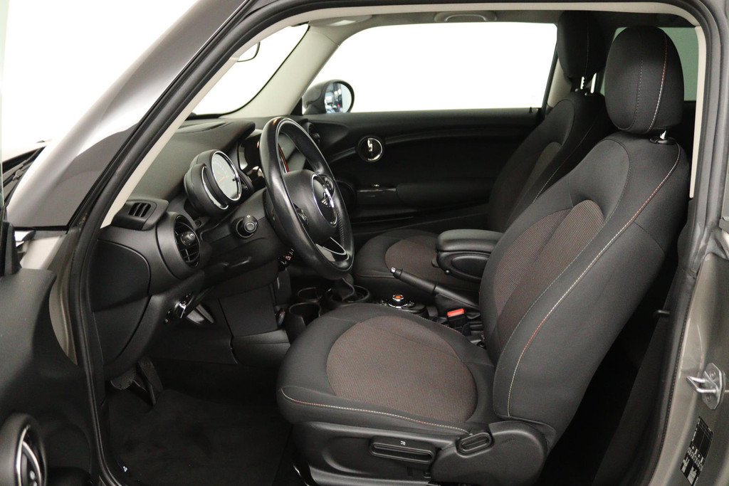 
MINI Mini 1.5 Cooper Edition Automaat (NAVIGATIE, CRUISE, MULTIMEDIA, LM VELGEN, NL AUTO) vol									