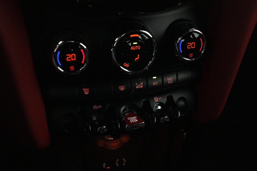 
MINI Mini John Cooper Works Racing Green (NL-auto, Goed OnderH, Navi Pro, JCW Stoelen, PDC, Etc) vol									