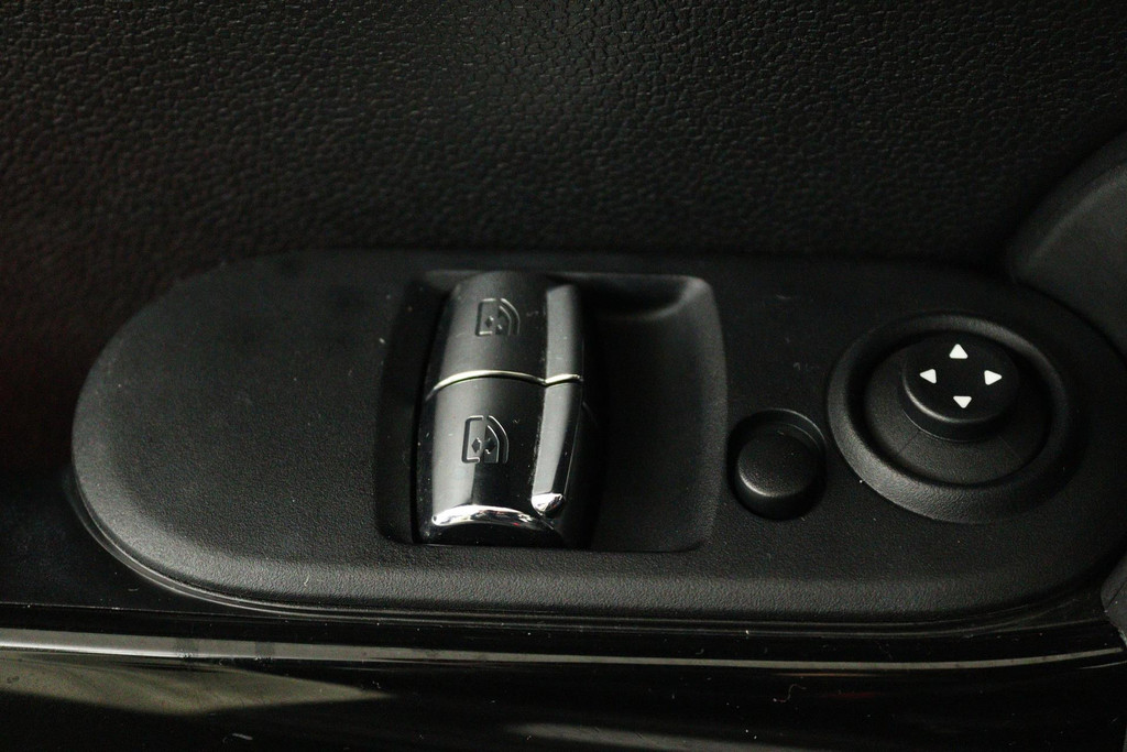 
MINI Mini 1.5 Cooper Pepper Business (PARKEERSENSOREN ACHTER, CRUISE CONTROL, BLUETOOTH, NAVIGATIE, NL-AUTO) vol									