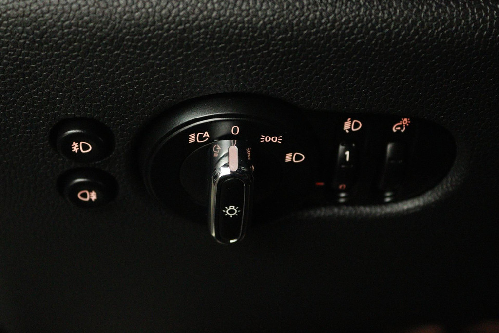 
MINI Mini 1.5 Cooper Pepper Business (PARKEERSENSOREN ACHTER, CRUISE CONTROL, BLUETOOTH, NAVIGATIE, NL-AUTO) vol									