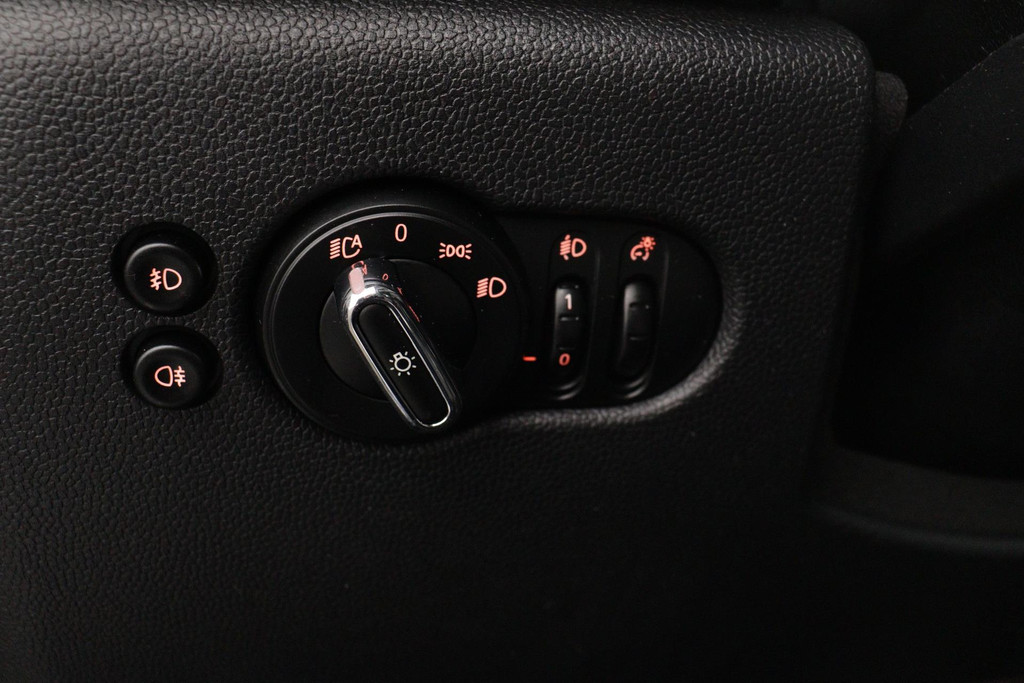 
MINI Mini 1.5 Cooper Business Edition FACE-LIFT (NL-auto, Dealer onderhouden, Navi, Parkeersensoren, Cruise Con, Etc) vol									