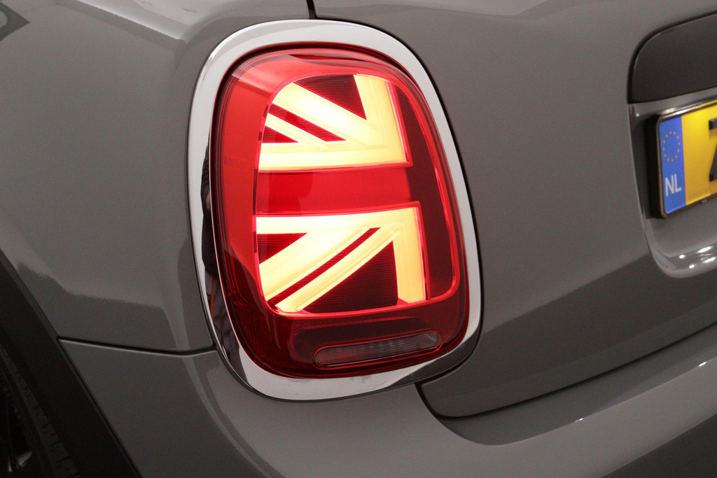 
MINI Mini 1.5 Cooper Business Edition FACE-LIFT (NL-auto, Dealer onderhouden, Navi, Parkeersensoren, Cruise Con, Etc) vol									