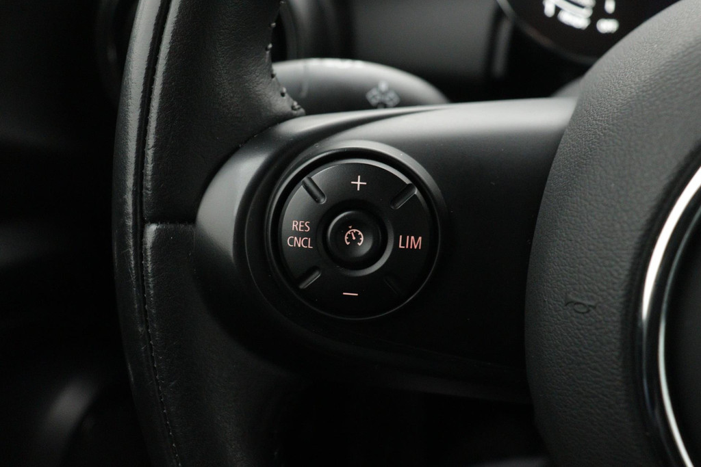 
MINI Mini 1.5 One Chili (1e eig, NL-auto, Dealer OnderH, Navi, Airco, PDC, Cruise Con, Etc) vol									