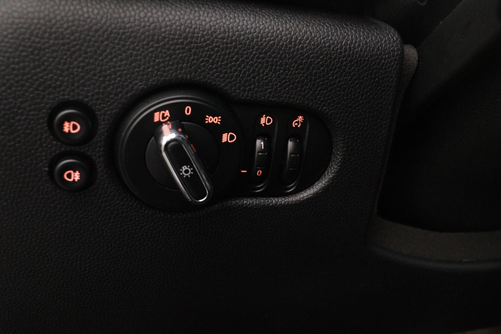 
MINI Mini 1.5 One Chili (1e eig, NL-auto, Dealer OnderH, Navi, Airco, PDC, Cruise Con, Etc) vol									