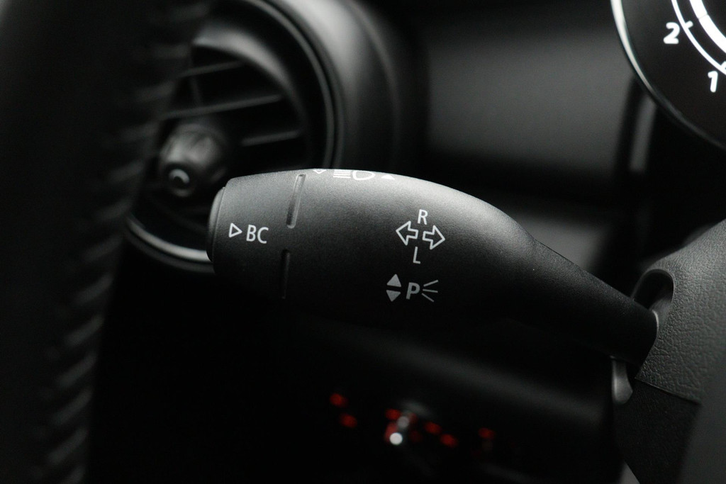 
MINI Mini 1.5 One Chili (1e eig, NL-auto, Dealer OnderH, Navi, Airco, PDC, Cruise Con, Etc) vol									