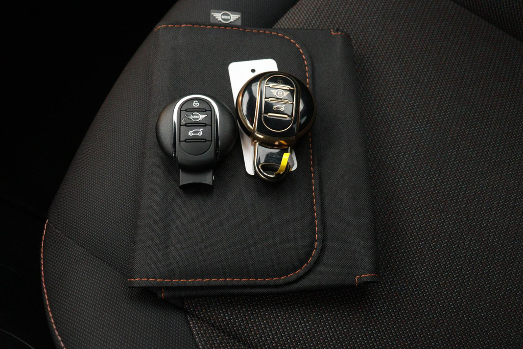 
MINI Mini 1.5 One Chili (1e eig, NL-auto, Dealer OnderH, Navi, Airco, PDC, Cruise Con, Etc) vol									