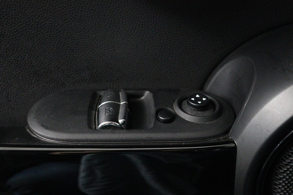 
MINI Mini 1.5 One Pepper Automaat (NL auto, Dealer onderh, Navi, Climaat controle, Cruise Control, Etc) vol									