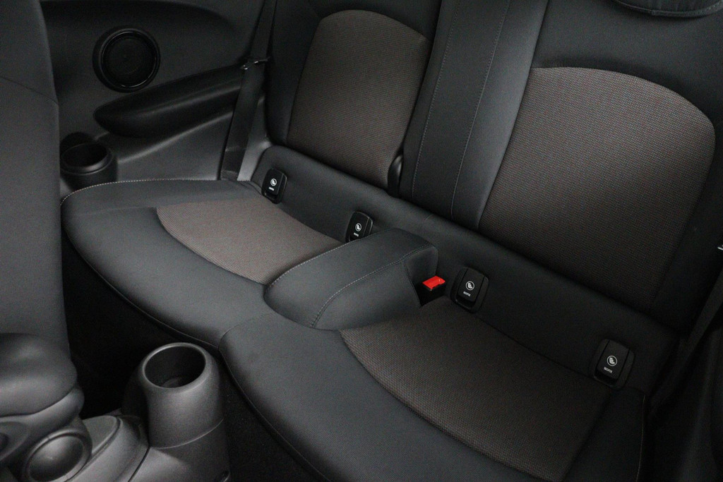 
MINI Mini 1.5 One Pepper Automaat (NL auto, Dealer onderh, Navi, Climaat controle, Cruise Control, Etc) vol									