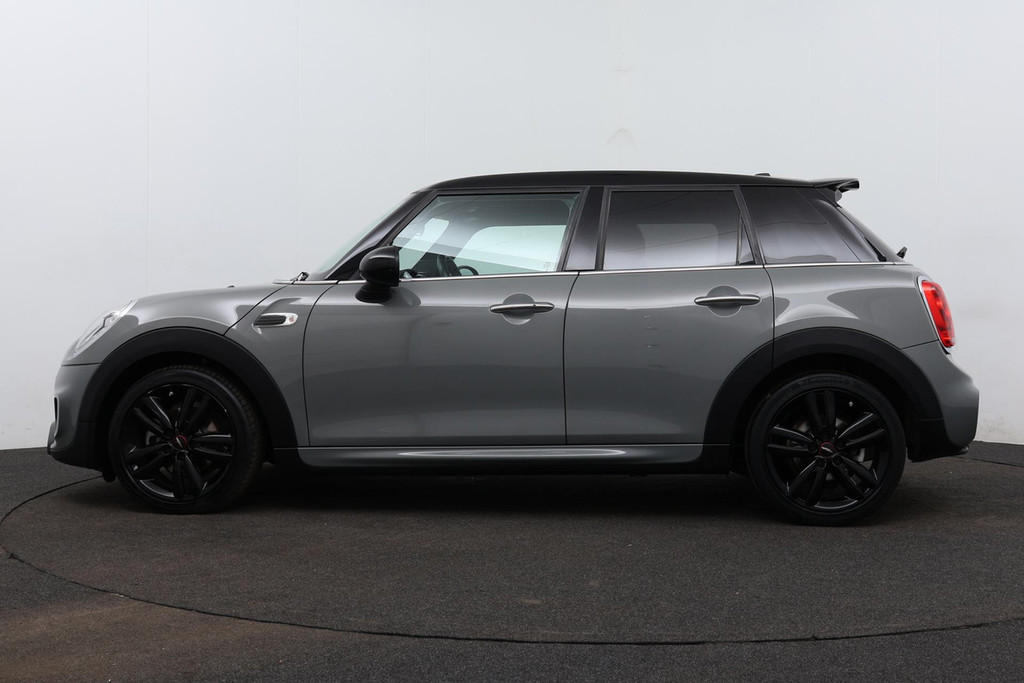
MINI Mini 1.5 Cooper Serious Business JCW-Pakket (NL-auto, Goed OnderH, Navi, Parkeersensoren, Climate Con vol									