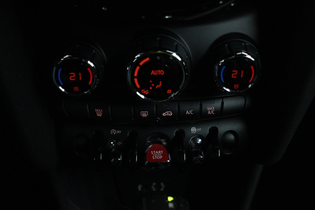 
MINI Mini 1.5 Cooper Serious Business JCW-Pakket (NL-auto, Goed OnderH, Navi, Parkeersensoren, Climate Con vol									