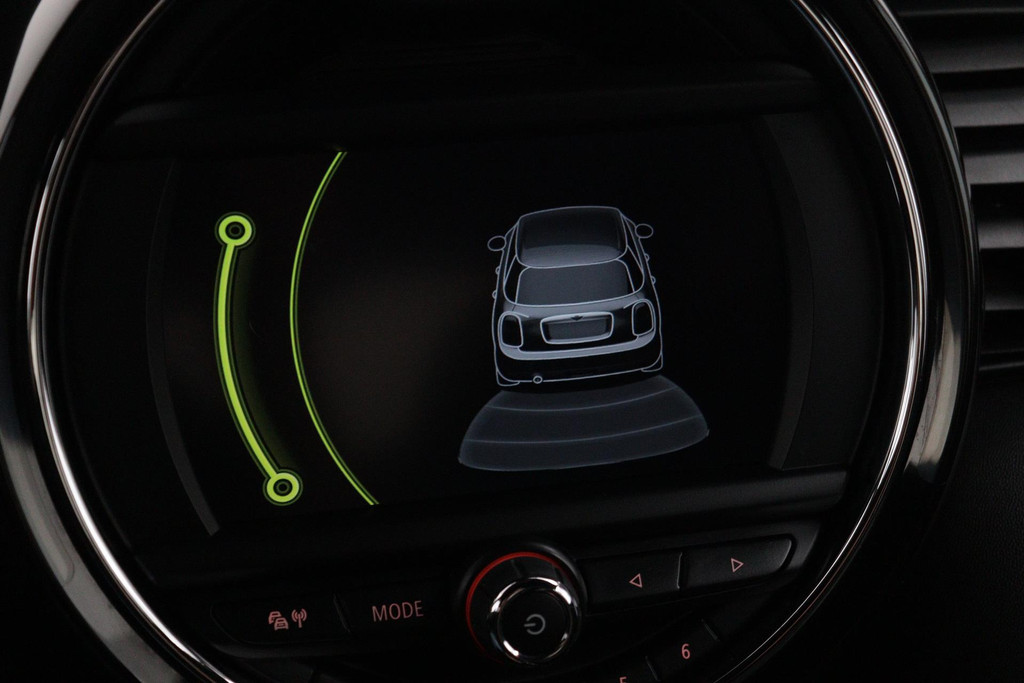 
MINI Mini 1.5 Cooper Serious Business JCW-Pakket (NL-auto, Goed OnderH, Navi, Parkeersensoren, Climate Con vol									