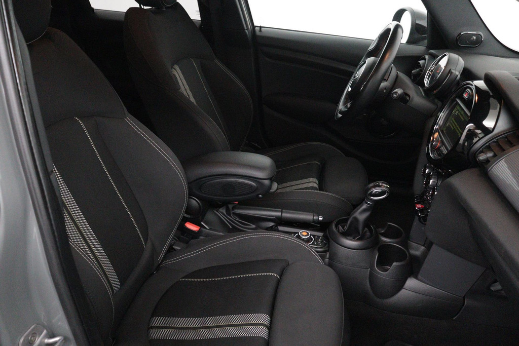 
MINI Mini 1.5 Cooper Serious Business JCW-Pakket (NL-auto, Goed OnderH, Navi, Parkeersensoren, Climate Con vol									