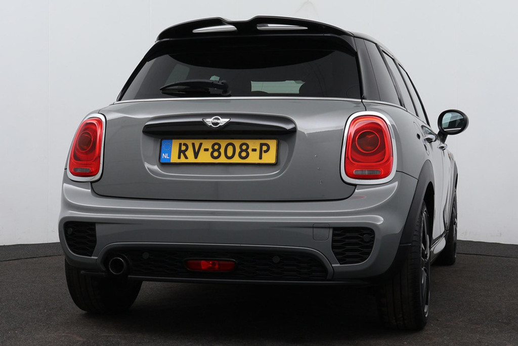 
MINI Mini 1.5 Cooper Serious Business JCW-Pakket (NL-auto, Goed OnderH, Navi, Parkeersensoren, Climate Con vol									