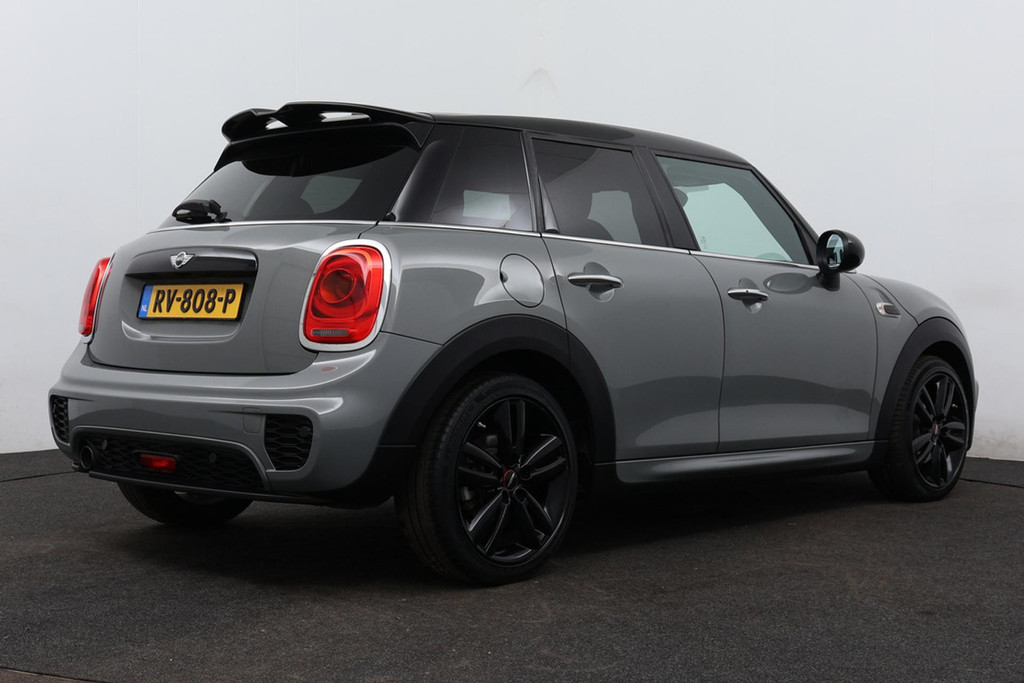 
MINI Mini 1.5 Cooper Serious Business JCW-Pakket (NL-auto, Goed OnderH, Navi, Parkeersensoren, Climate Con vol									