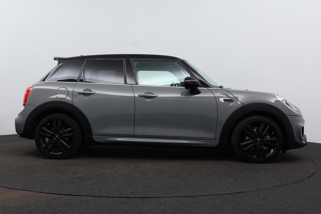 
MINI Mini 1.5 Cooper Serious Business JCW-Pakket (NL-auto, Goed OnderH, Navi, Parkeersensoren, Climate Con vol									