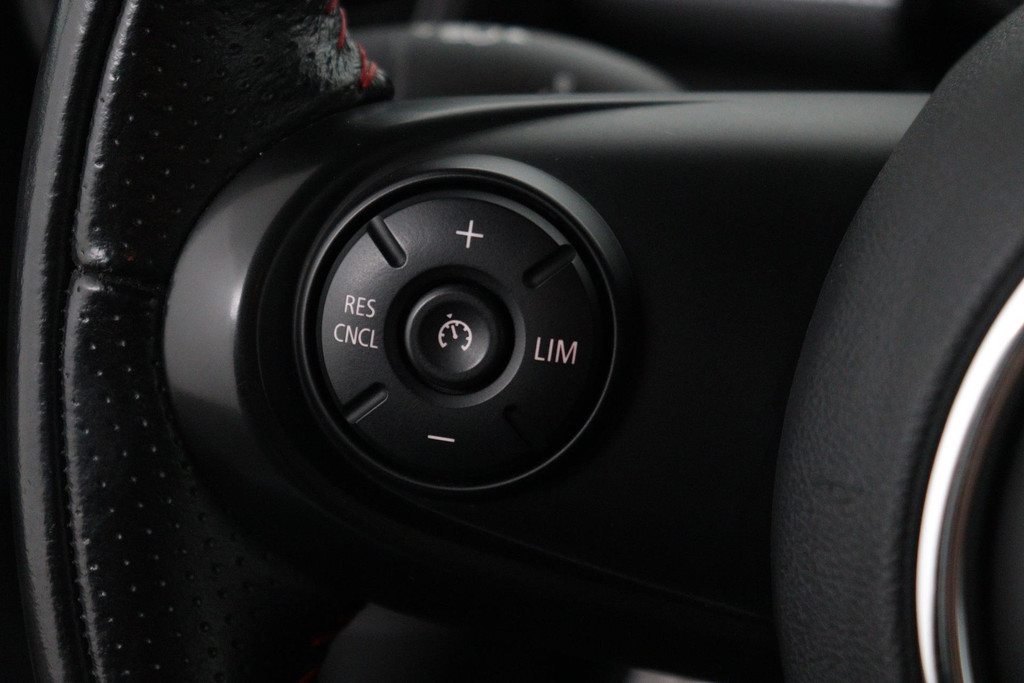 
MINI Mini 1.5 Cooper Serious Business JCW-Pakket (NL-auto, Goed OnderH, Navi, Parkeersensoren, Climate Con vol									