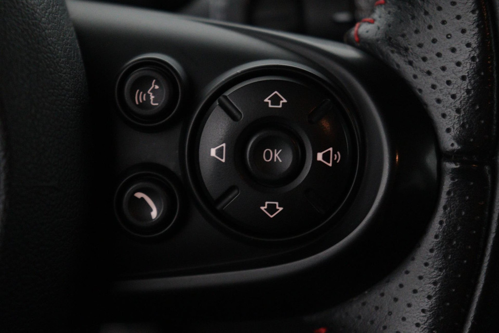 
MINI Mini 1.5 Cooper Serious Business JCW-Pakket (NL-auto, Goed OnderH, Navi, Parkeersensoren, Climate Con vol									