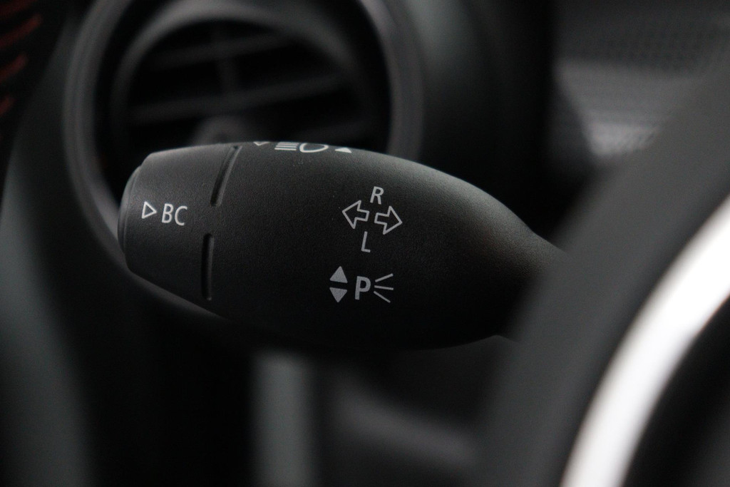 
MINI Mini 1.5 Cooper Serious Business JCW-Pakket (NL-auto, Goed OnderH, Navi, Parkeersensoren, Climate Con vol									